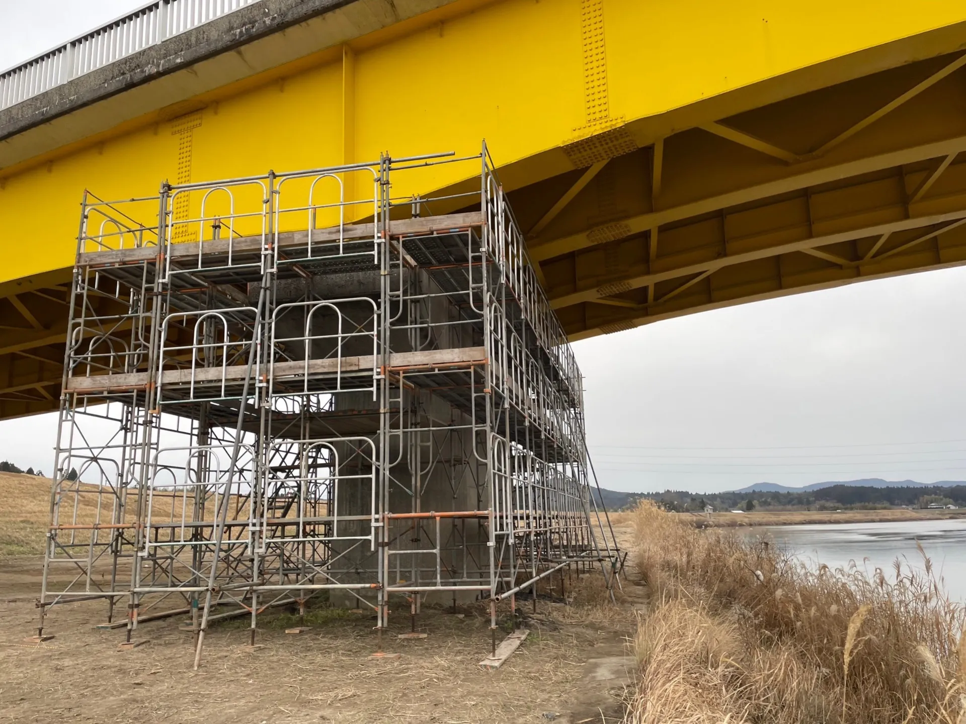 橋　ピア補修用足場