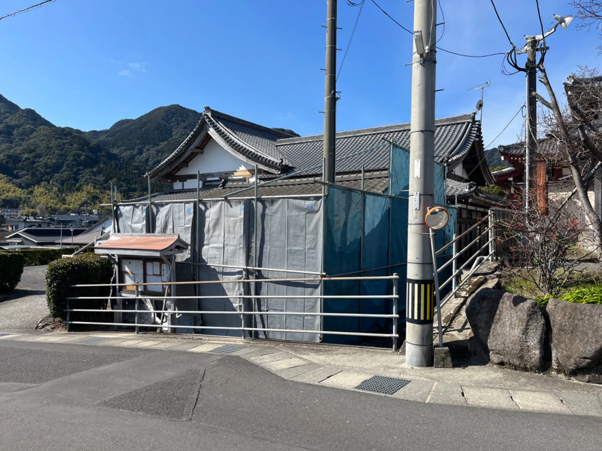 解体用足場　養生足場